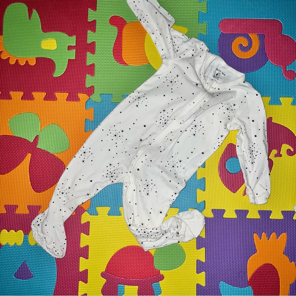 Petit lem Footie Onesie White w stars ✨ 12 months